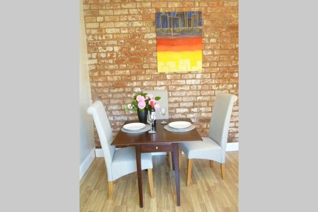 Cosy And Peaceful Maisonette With Terrace, Киддерминстер Экстерьер фото