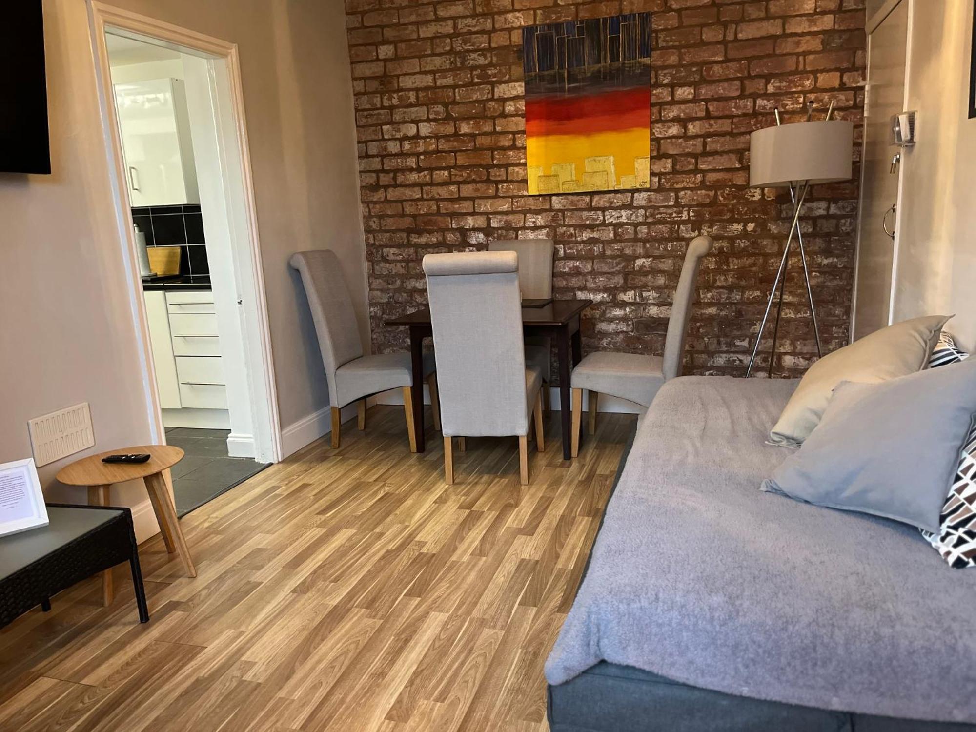 Cosy And Peaceful Maisonette With Terrace, Киддерминстер Экстерьер фото
